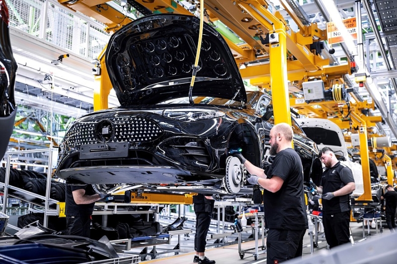 Новый Mercedes-Benz CLA идёт нарасхват, его будут производить круглосуточно