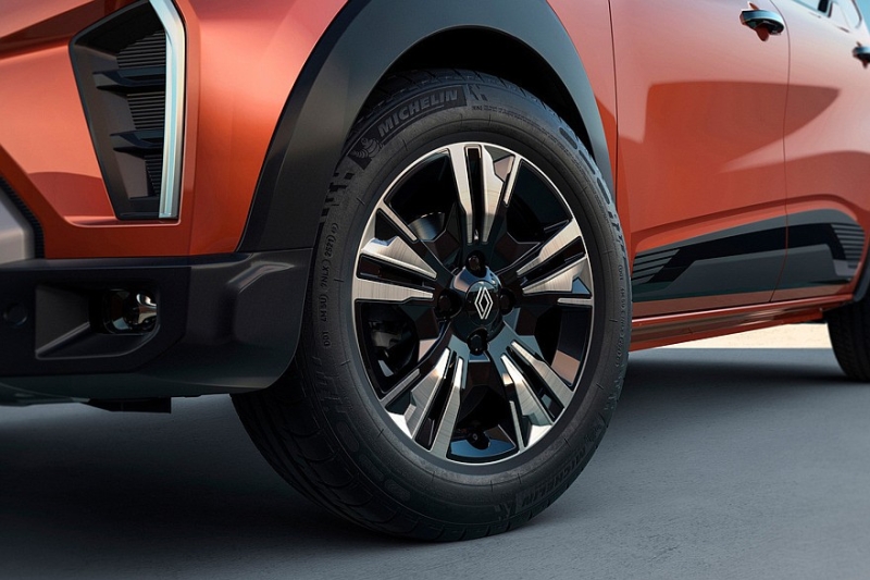 Обновлён дешёвый вэн Renault Triber: более солидный дизайн и старая техника