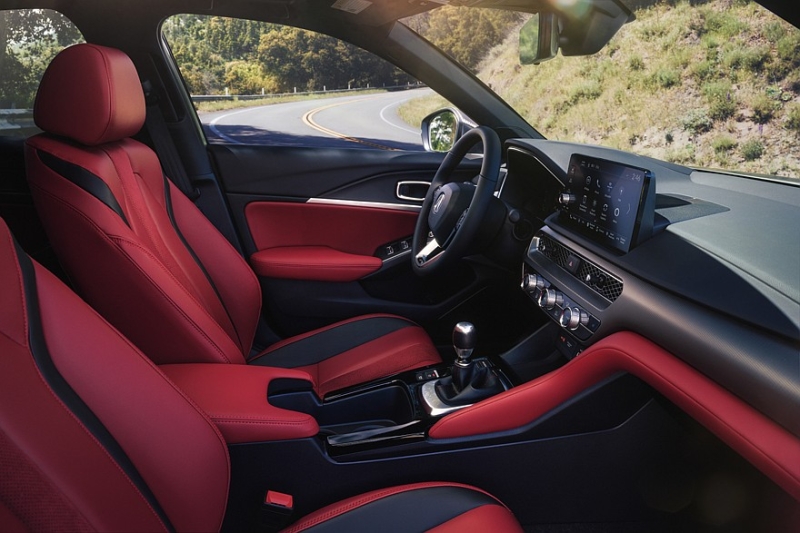 Обновлённая Acura Integra получила более богатое оснащение, а технику трогать не стали