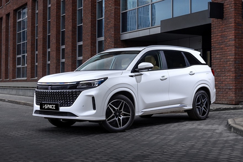 Обновлённый кроссовер Evolute i-Space скоро стартует в России: подробности