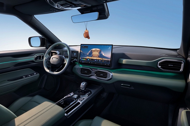 Обновлённый кроссовер Geely Icon: привычные ручки, раздельные экраны и скидки