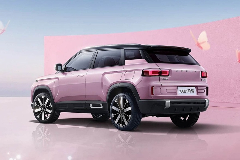 Обновлённый кроссовер Geely Icon: привычные ручки, раздельные экраны и скидки