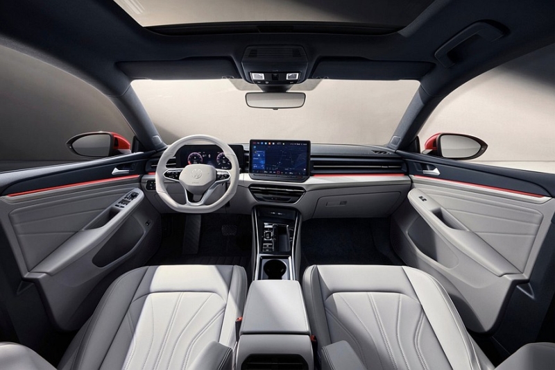 Обновлённый лифтбек Volkswagen Lamando L: раздельные экраны, более мощный мотор и GTS-версия