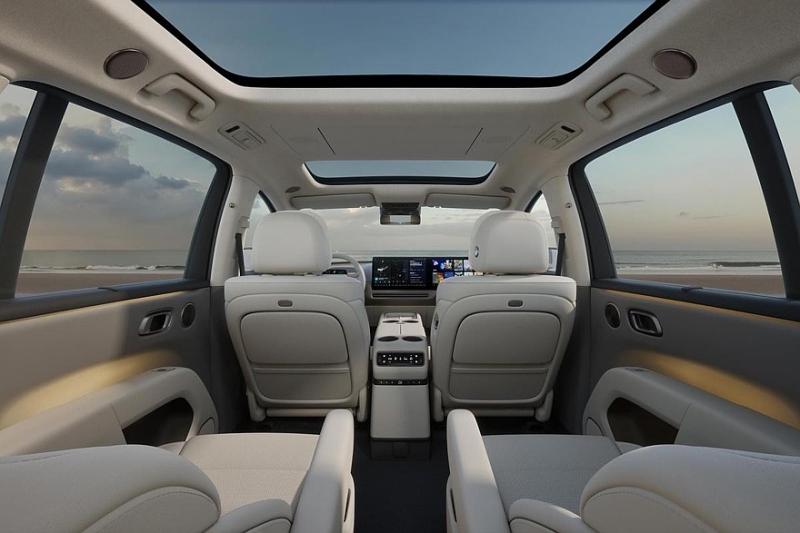 Полноприводный кроссовер Li i8 выходит на рынок: богатые комплектации, вдвое дешевле Model X