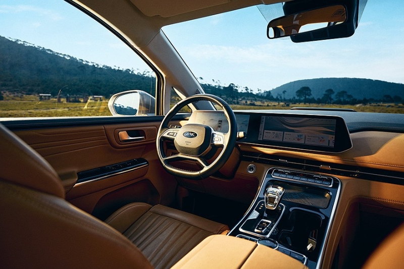 Представлен экспортный минивэн JAC Traveler. В России он появится под маркой Sollers