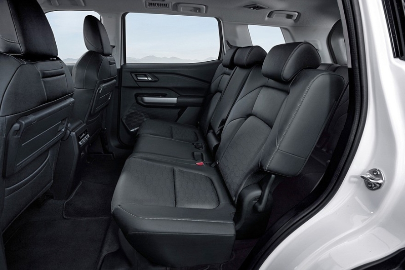 Представлен кроссовер Mitsubishi Destinator для небогатых рынков: семь мест и турбомотор