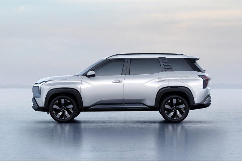 Представлен кроссовер Mitsubishi Destinator для небогатых рынков: семь мест и турбомотор