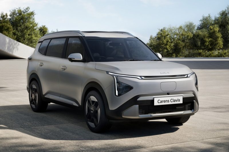 «Престижный» кроссвэн Kia Carens Clavis с другой «начинкой»: продажи начались