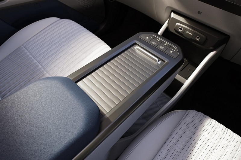 «Престижный» кроссвэн Kia Carens Clavis с другой «начинкой»: продажи начались