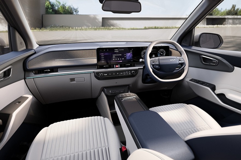 «Престижный» кроссвэн Kia Carens Clavis с другой «начинкой»: продажи начались