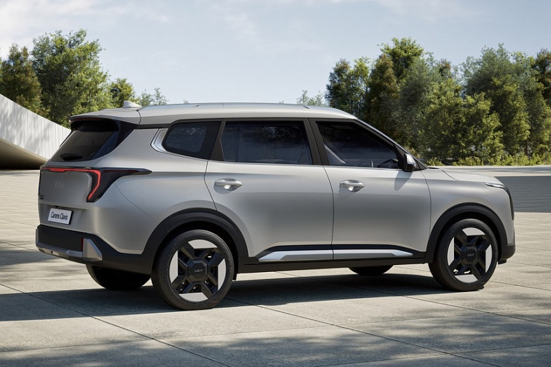 «Престижный» кроссвэн Kia Carens Clavis с другой «начинкой»: продажи начались