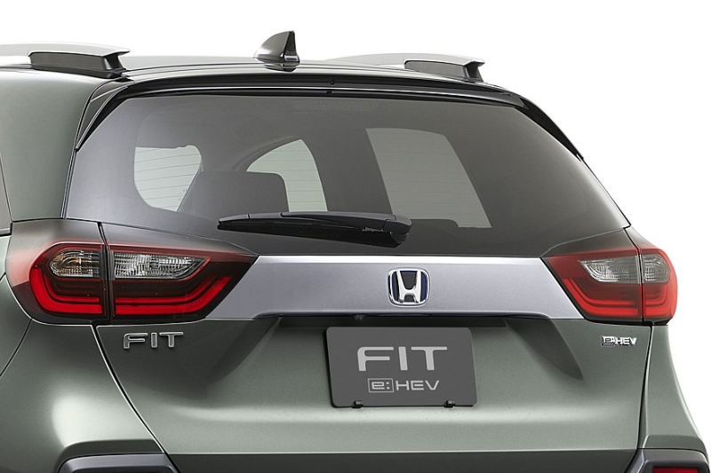 «Приподнятый» хэтчбек Honda Fit Crosstar получил скромные обновки и подорожал