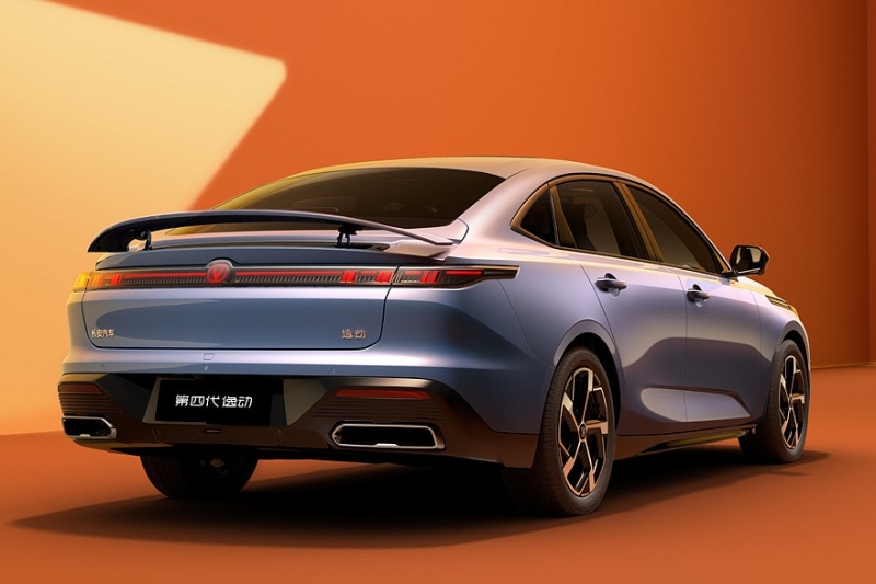 Седан Changan Lamore, который доступен и в России, получил новый салон после рестайлинга