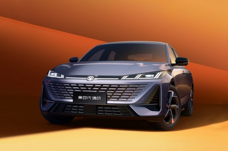 Седан Changan Lamore, который доступен и в России, получил новый салон после рестайлинга