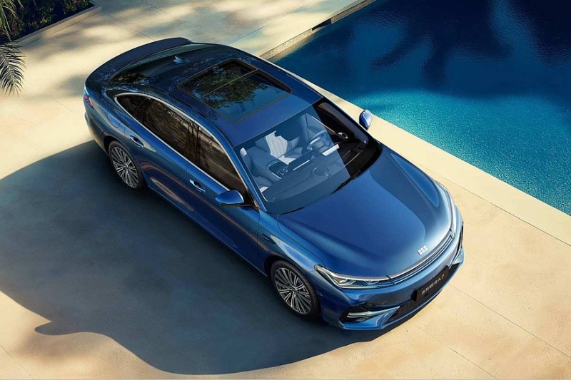 Седан Geely Galaxy A7 выходит на рынок: размером с Toyota Camry, но гораздо дешевле