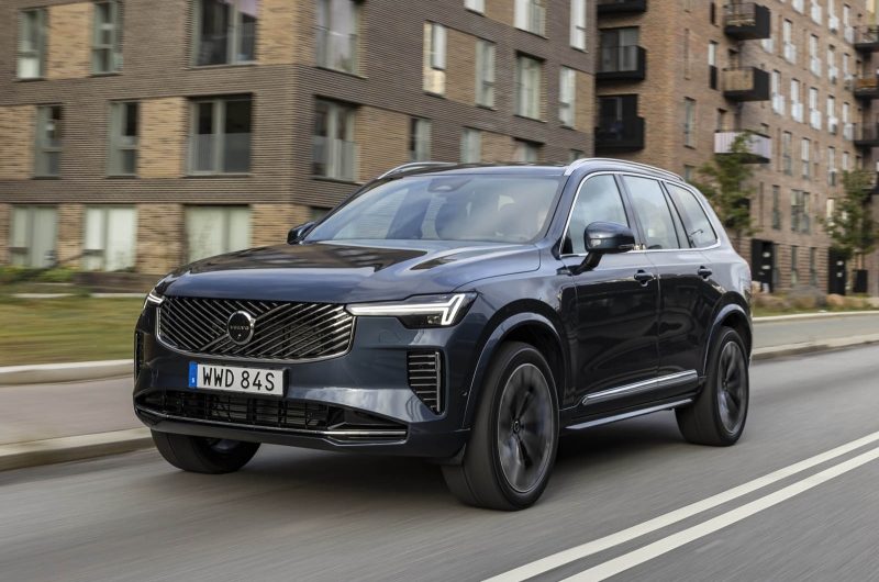 Шведы не готовы отказаться от ДВС: у флагманского кроссовера Volvo XC90 будет новое поколение