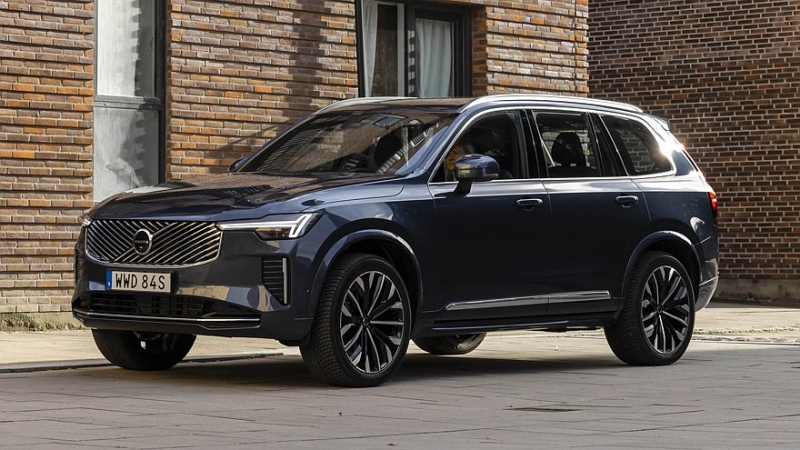 Шведы не готовы отказаться от ДВС: у флагманского кроссовера Volvo XC90 будет новое поколение