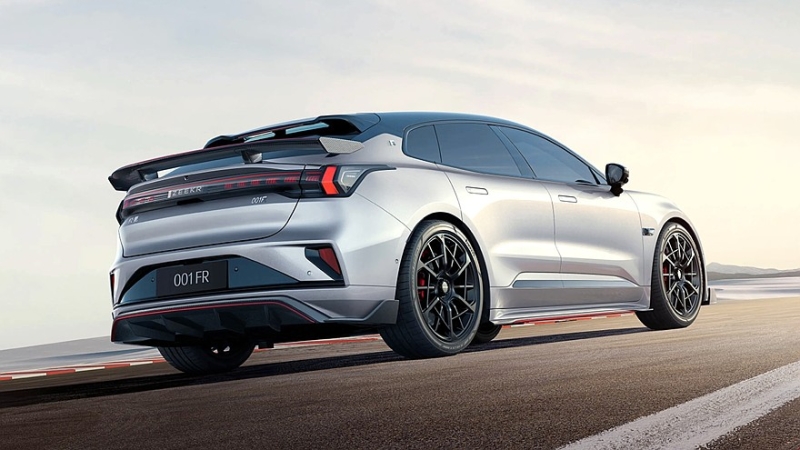 Спортивному лифтбеку Zeekr 001 FR добавят мощности, так как 1265 л.с. уже недостаточно