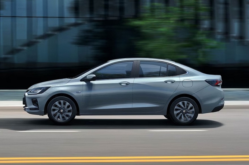 Теряющий покупателей Chevrolet Onix пережил рестайлинг: официальные фото