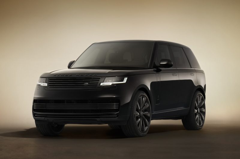 У внедорожника Range Rover SV появилась новая «затемнённая» версия для меломанов