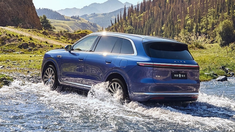 Большой кроссовер AITO M7 второго поколения показался на новых официальных снимках