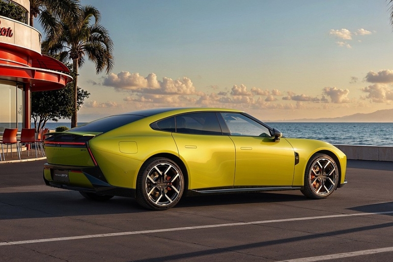 Эффектный лифтбек Xpeng P7 вызвал ажиотажный спрос после премьеры