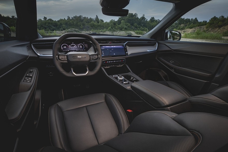 Jeep Cherokee подрос в новом поколении и получил гибридную установку. Цены известны