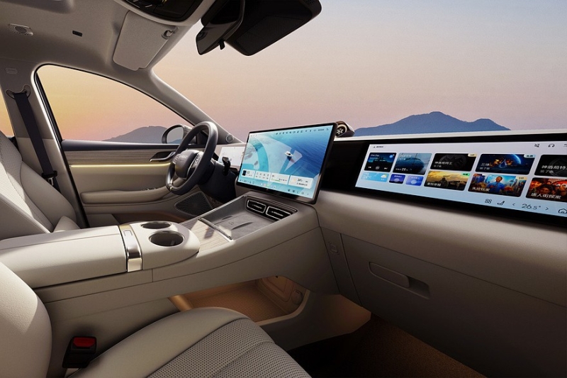 Кроссовер Exeed Sterra E05 на базе Exeed TXL показал свой интерьер: три экрана вместо табло