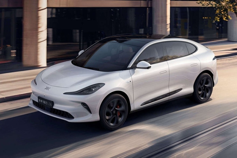 Кроссовер IM LS6 от SAIC в новом поколении получил ещё более необычный интерьер