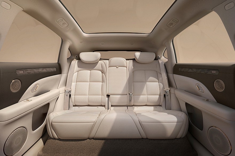 Кроссовер IM LS6 от SAIC в новом поколении получил ещё более необычный интерьер