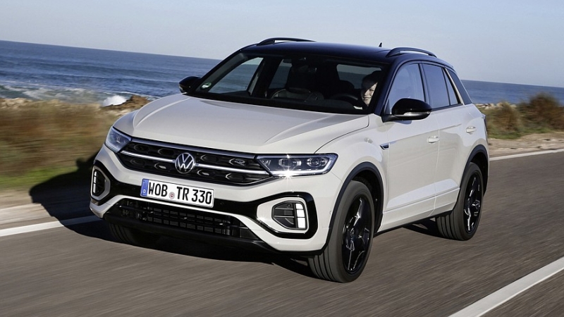 Кроссовер Volkswagen T-Roc нового поколения готовится к дебюту: первое официальное фото
