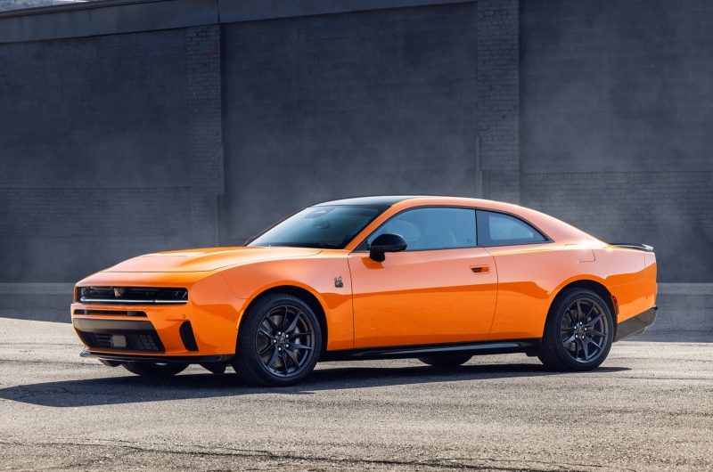 На американский рынок выходит новый бензиновый Dodge Charger