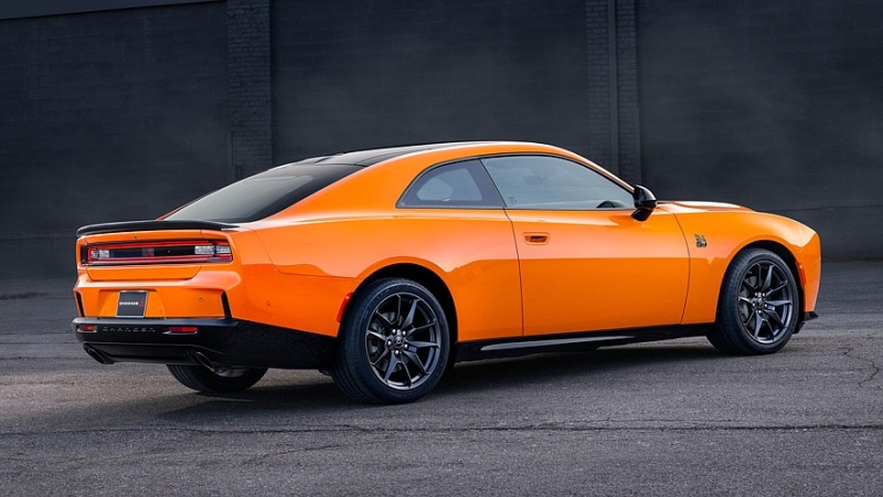 На американский рынок выходит новый бензиновый Dodge Charger