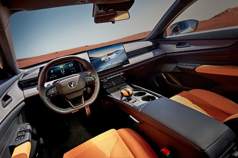 Новый Changan Uni-V выходит на рынок: перекроенный салон и более мощные моторы