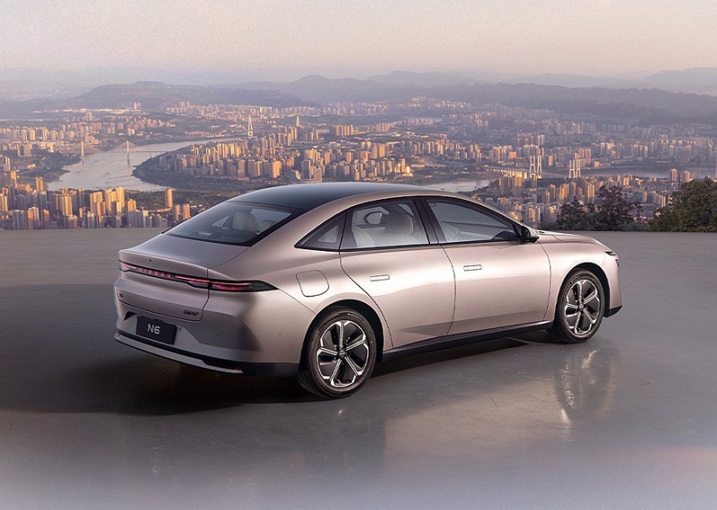 Новый седан Nissan N6 показали на официальных фото