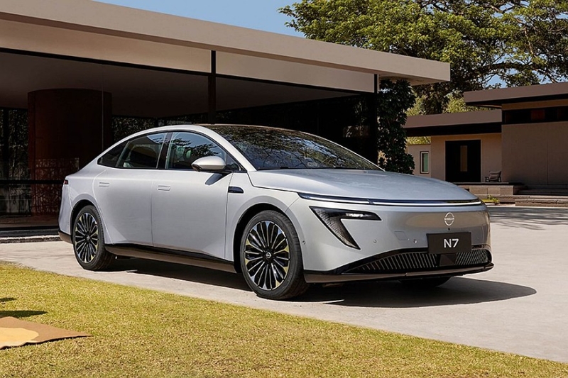 Новый седан Nissan N6 показали на официальных фото