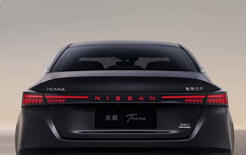 Новый седан Nissan Teana показался на официальных снимках