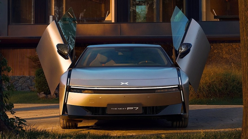Новый Xpeng P7 выходит на рынок: крутой дизайн и очень богатое оснащение за свои деньги