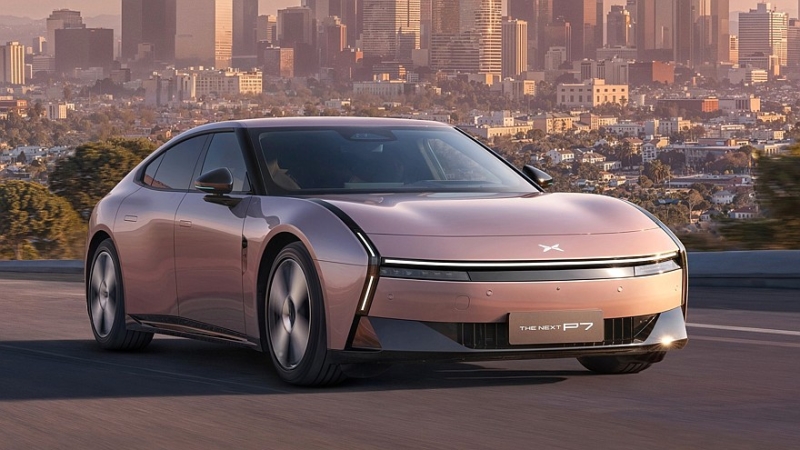 Новый Xpeng P7 выходит на рынок: крутой дизайн и очень богатое оснащение за свои деньги