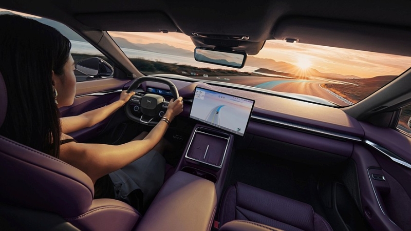 Новый Xpeng P7 выходит на рынок: крутой дизайн и очень богатое оснащение за свои деньги