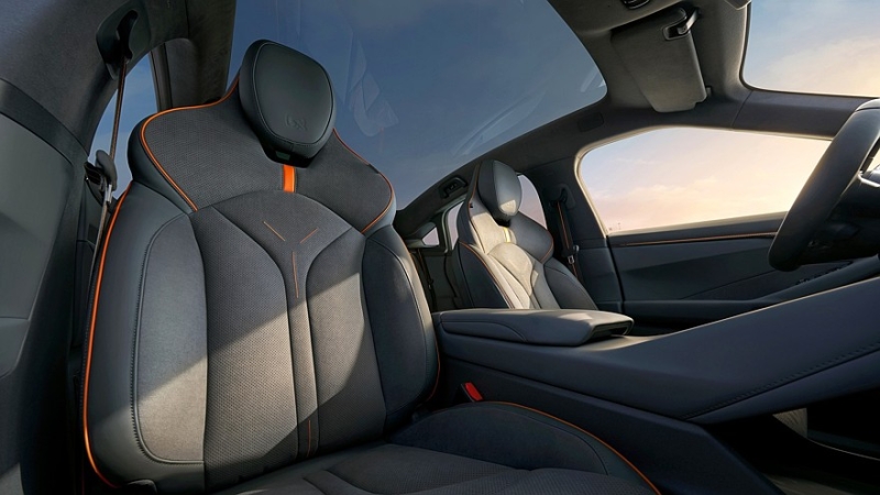 Новый Xpeng P7 выходит на рынок: крутой дизайн и очень богатое оснащение за свои деньги