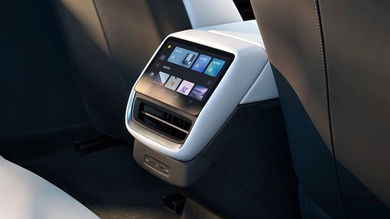 Новый Xpeng P7 выходит на рынок: крутой дизайн и очень богатое оснащение за свои деньги