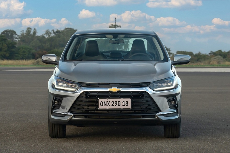 Обновлённый Chevrolet Onix: «живые» фото, подешевевшая база и другие уточнения