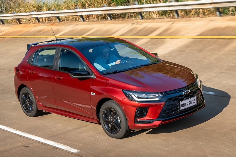 Обновлённый Chevrolet Onix: «живые» фото, подешевевшая база и другие уточнения