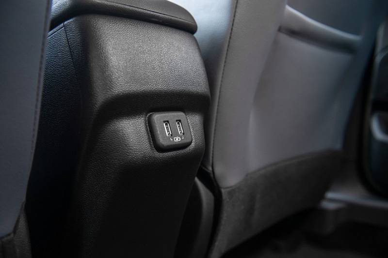 Обновлённый Chevrolet Onix: «живые» фото, подешевевшая база и другие уточнения