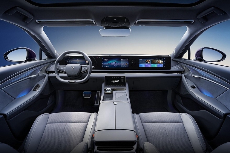 Седан Voyah Passion L готовится к дебюту: больше и роскошнее