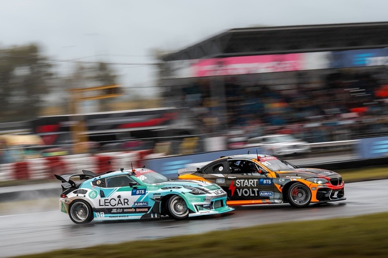 Тимофей Добровольский в сложнейших условиях одержал дебютную победу в RDS GP на «Красном кольце»