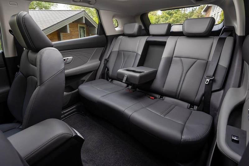 В России стартовали продажи флагманского кроссовера Dongfeng Huge