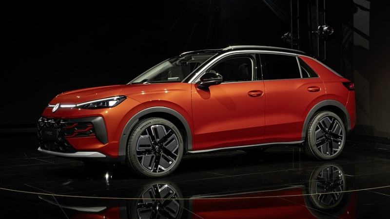 Volkswagen рассекретил кроссовер T-Roc нового поколения, цена известна