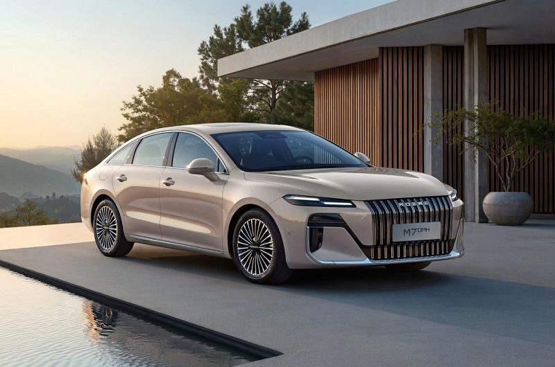 Бизнес-седан Roewe M7 выходит на рынок: дёшево и при этом богато